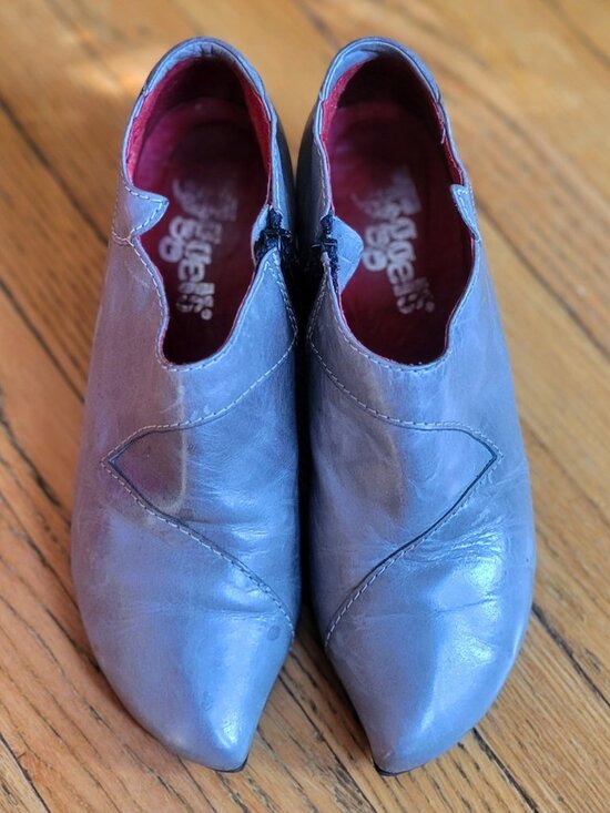 Tiggers Shoes - Vintage 15+ Yrs Old Tiggers Germany Grey Leather Heeled Boots Euro 37 US 6.5/7
